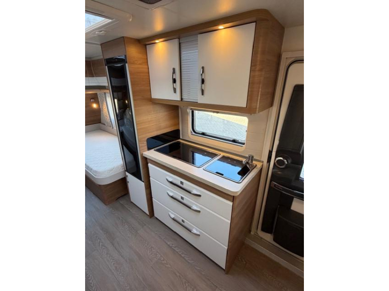 Hobby De Luxe 495 UL Incl Mover Airco Voortent  foto: 13