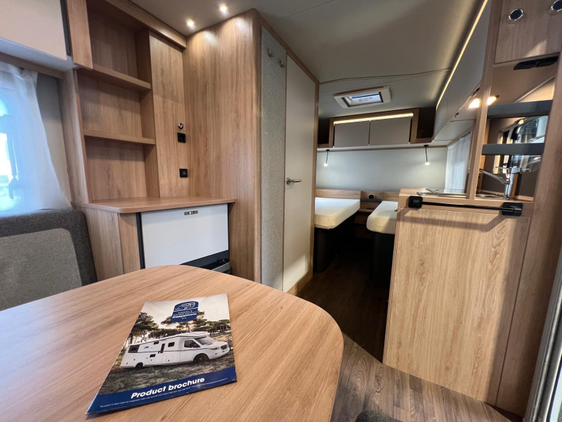 Knaus Sport 460 EU mover, luifel, fietsenrek  foto: 10