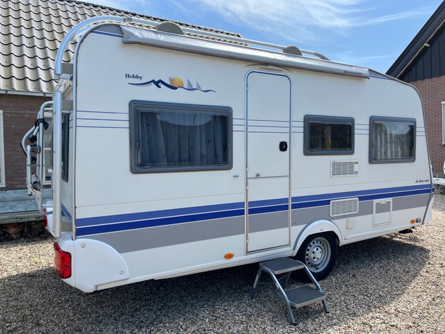 Hobby 450 De Luxe Easy vast bed , rondzit