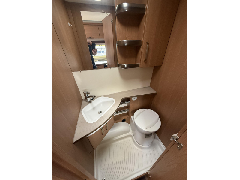 Knaus Sport 420 QD VASTBED TREINZIT VOORTENT  foto: 6