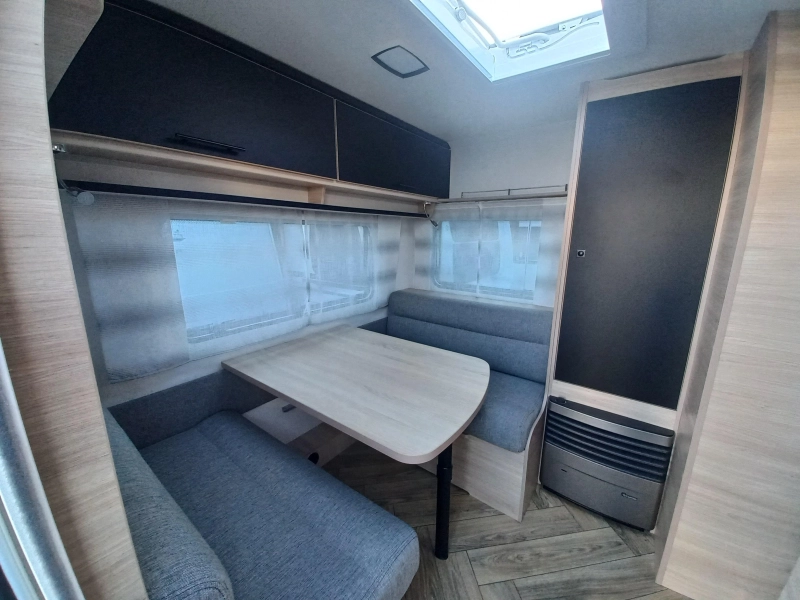 Caravelair Sport Line 480 cassetteluifel - voortent 
