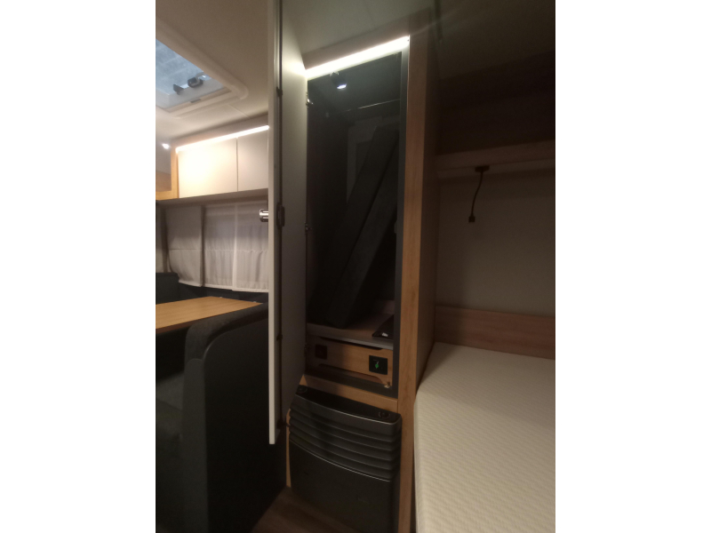 Knaus Sport 400 QD Thule Omnistor, vloerverw  foto: 8