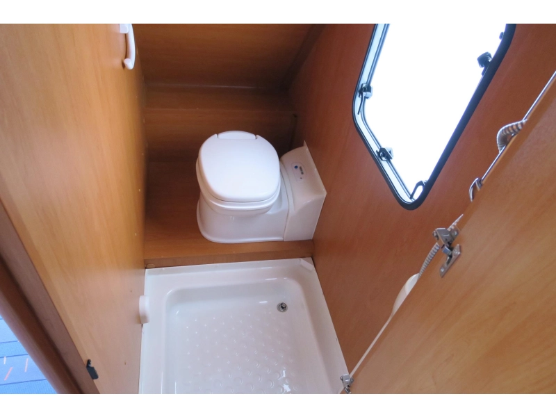 Dethleffs Tourist Light 450 DB VOORTENT+FIETSENDRAGER  foto: 10