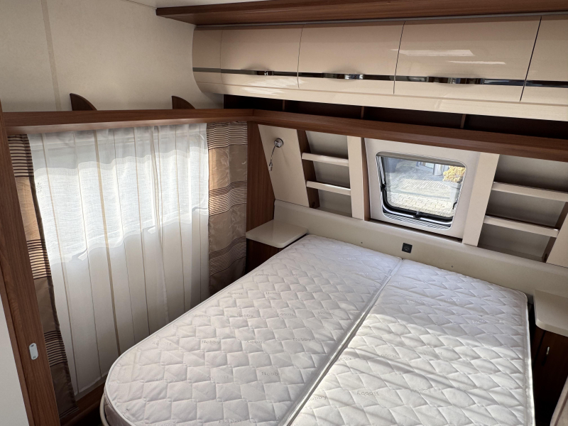 Hobby Excellent 540 UFF -rondzit-queensbed  foto: 12