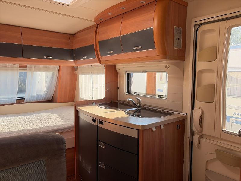 Hobby De Luxe 400 SF Voortent/Fietsdrager 