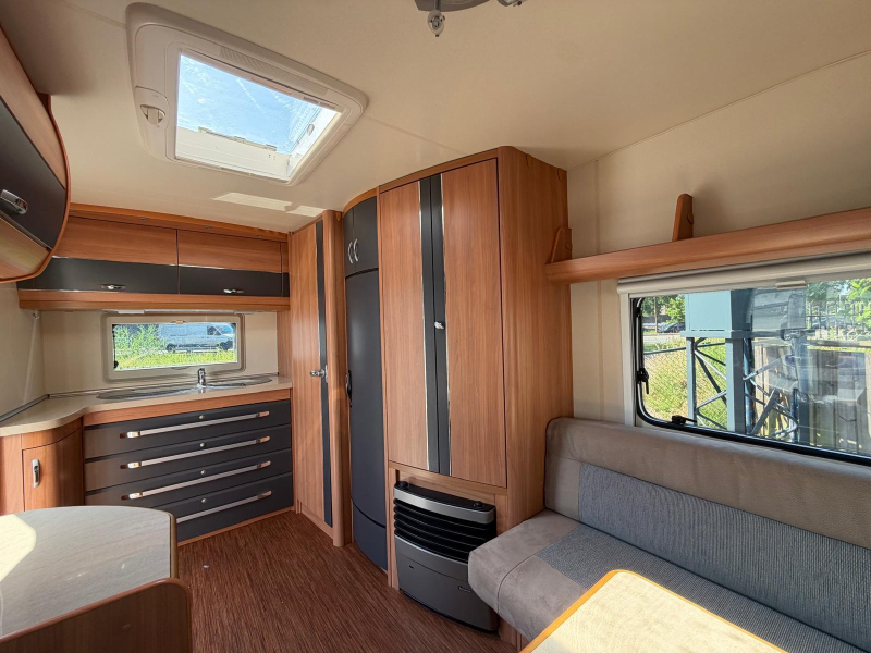 Hobby De Luxe 380 TB Met mover en luifel!  foto: 13