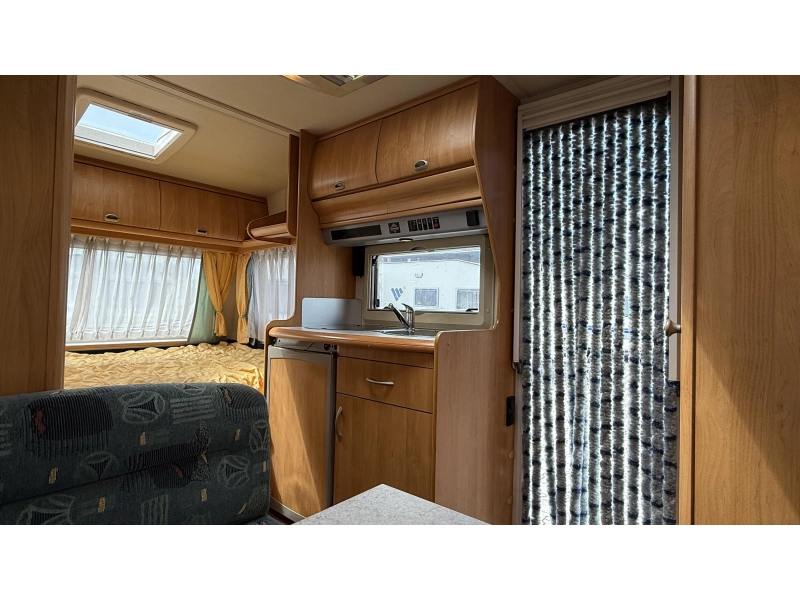 Hobby Excellent Easy 400 SF dwars bed treinzit toilet  foto: 6