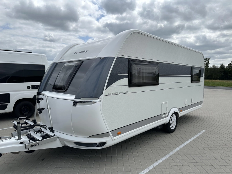 Hobby De Luxe Special 495 UL mover - voortent  foto: 1