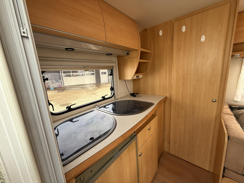 Home-Car Racer Fantasy 43 Truma mover, Voortent, 