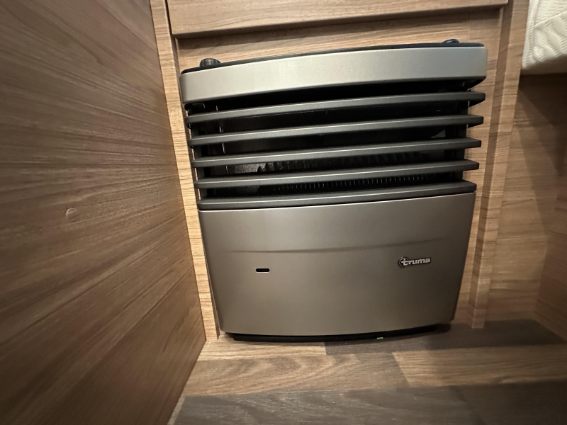 Weinsberg CaraOne Edition HOT 390 QD voortent | ex-verhuur  foto: 16