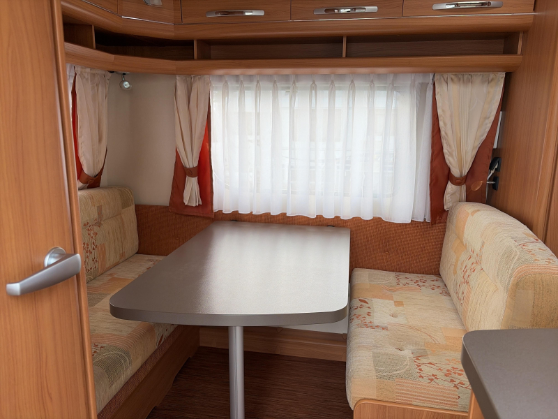Hobby De Luxe 400 SF Voortent/Fietsdrager  foto: 9