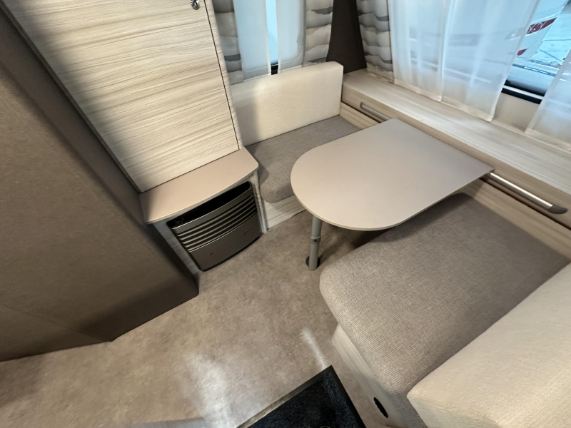 Dethleffs C'Joy 460 LE voortent | ex-verhuur  foto: 9
