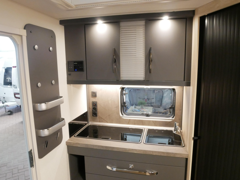 Hobby De Luxe 460 SFF Model 2027 