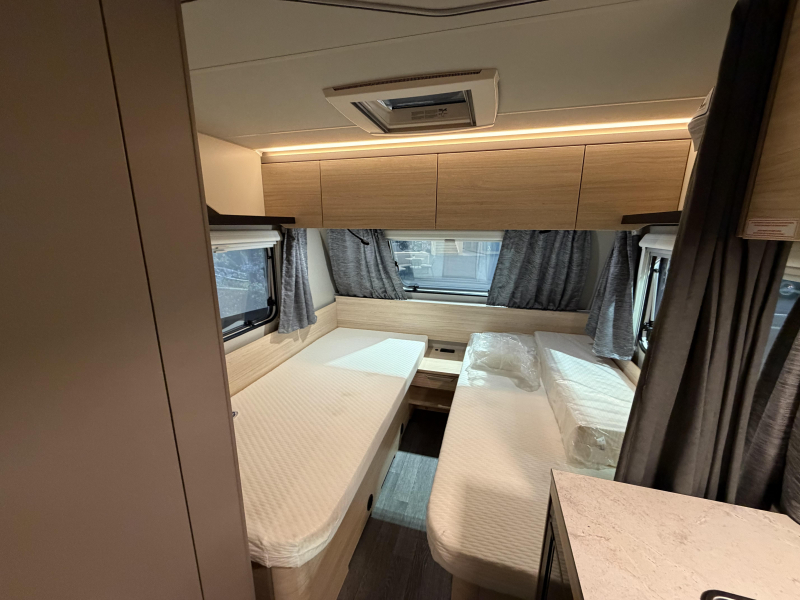 Weinsberg CaraLife 470 EU enkele bedden / dinette  foto: 7