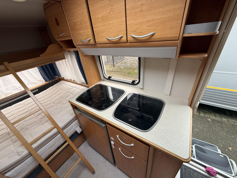 Knaus Blue Line 450 TK STAPELBED VASTBED RONDZIT  foto: 9