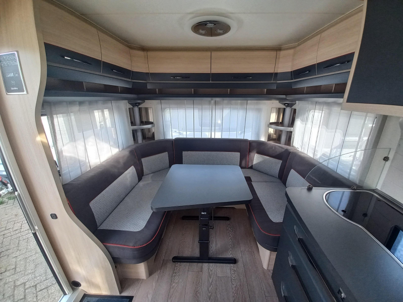Hobby De Luxe Edition 460 UFE cassetteluifel-mover  foto: 5