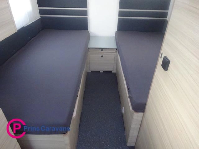 Adria Altea 502 UL Enkele Bedden Grote Koelkast en Rondzit  foto: 10