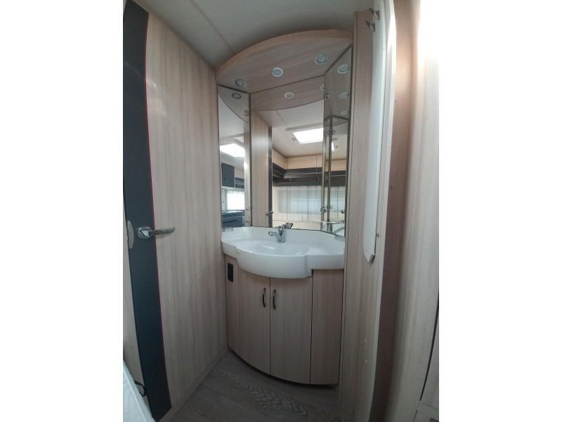 Hobby De Luxe Edition 460 UFE cassetteluifel-mover  foto: 12