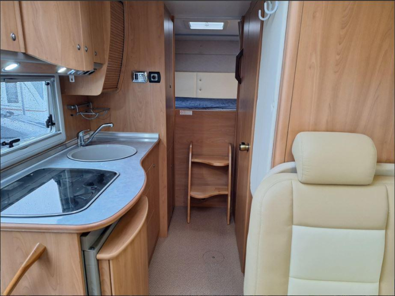 Bürstner Elegance 690 I 205CM BED-LPG+ZONNEPANEEL 