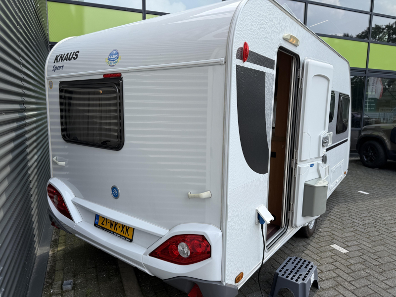 Knaus Sport 420 QD VASTBED TREINZIT VOORTENT 