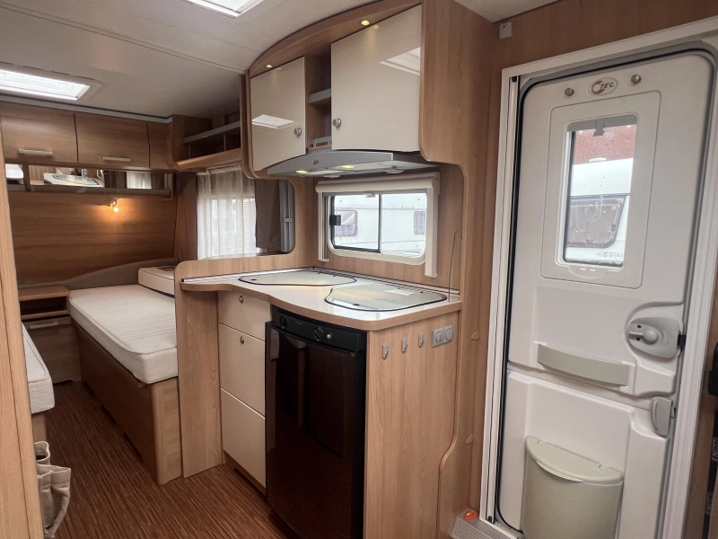 TEC Travel King 470 E zit enkele bedden toilet  foto: 6