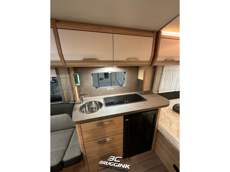 Knaus Sudwind 60 Years 450 FU FRANS BED EN RONDZIT  foto: 3
