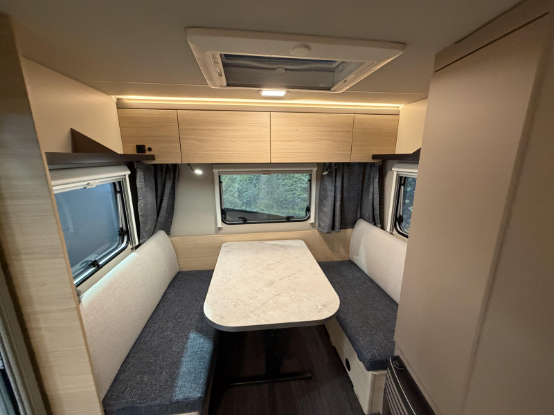 Weinsberg CaraLife 470 EU enkele bedden / dinette  foto: 9