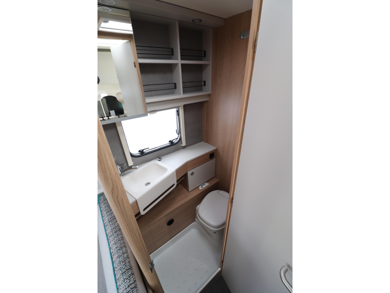 Dethleffs Aero 410 QS Dwarsbed / mover / luifel  foto: 15