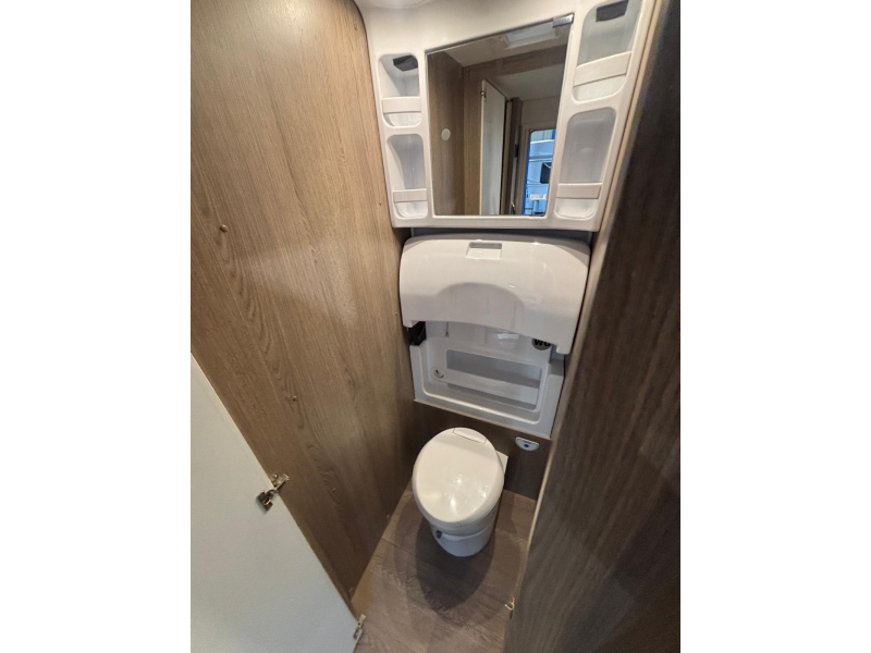 Hobby On Tour 470 KMF met voortent en stapelbed  foto: 19