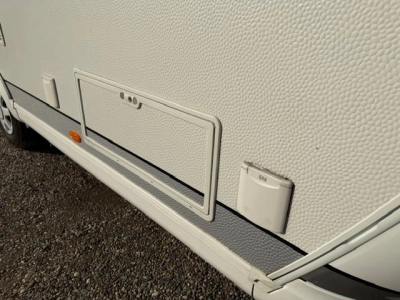 Hobby De Luxe 490 KMF stapelbed zeer compleet  foto: 9