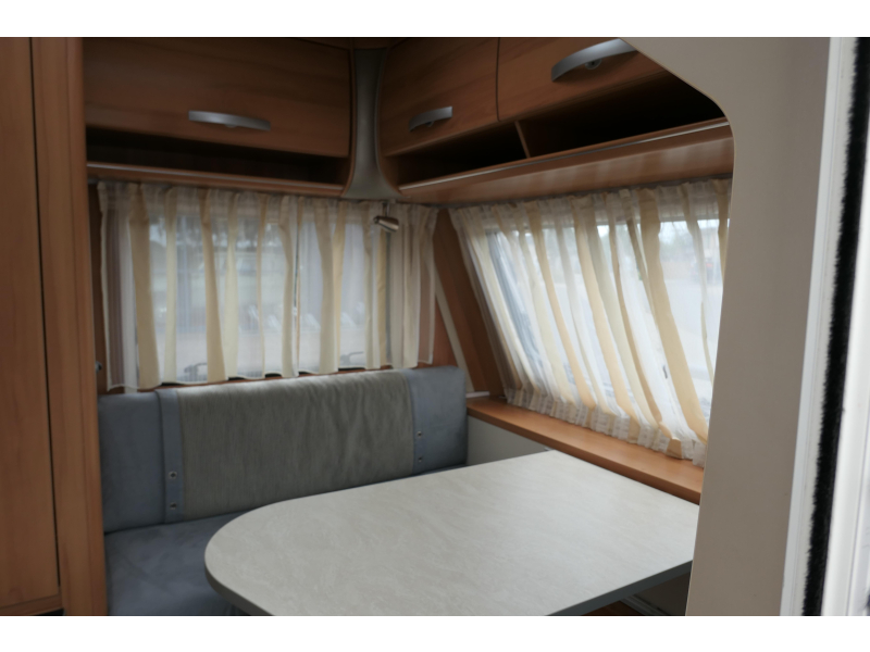 Eriba Nova Light 425 mover en voortent  foto: 6